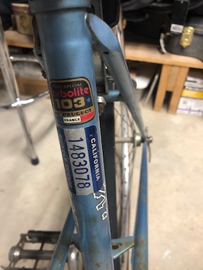 The carbolite sticker tells you a lot about this ex-California bike: This was a high-tensile steel bike, sitting at the upper part of the lower end of the Peugeot line-up. It's not as heavy as one would think: The frame weighs in at 7 pounds even. You can also see the grime and rust on the frame.